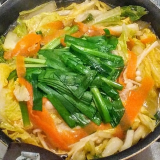 お出汁がしみしみ♡冬野菜と豚肉のお鍋